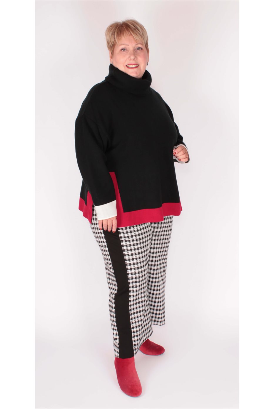 Black / Red / Ivory Sweater 